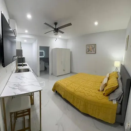 Stunning Deluxe Studio Hialeah Exterior photo