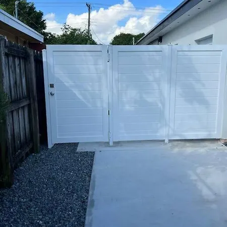 Stunning Deluxe Studio Hialeah Exterior photo