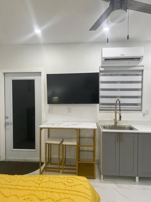 Stunning Deluxe * Hialeah